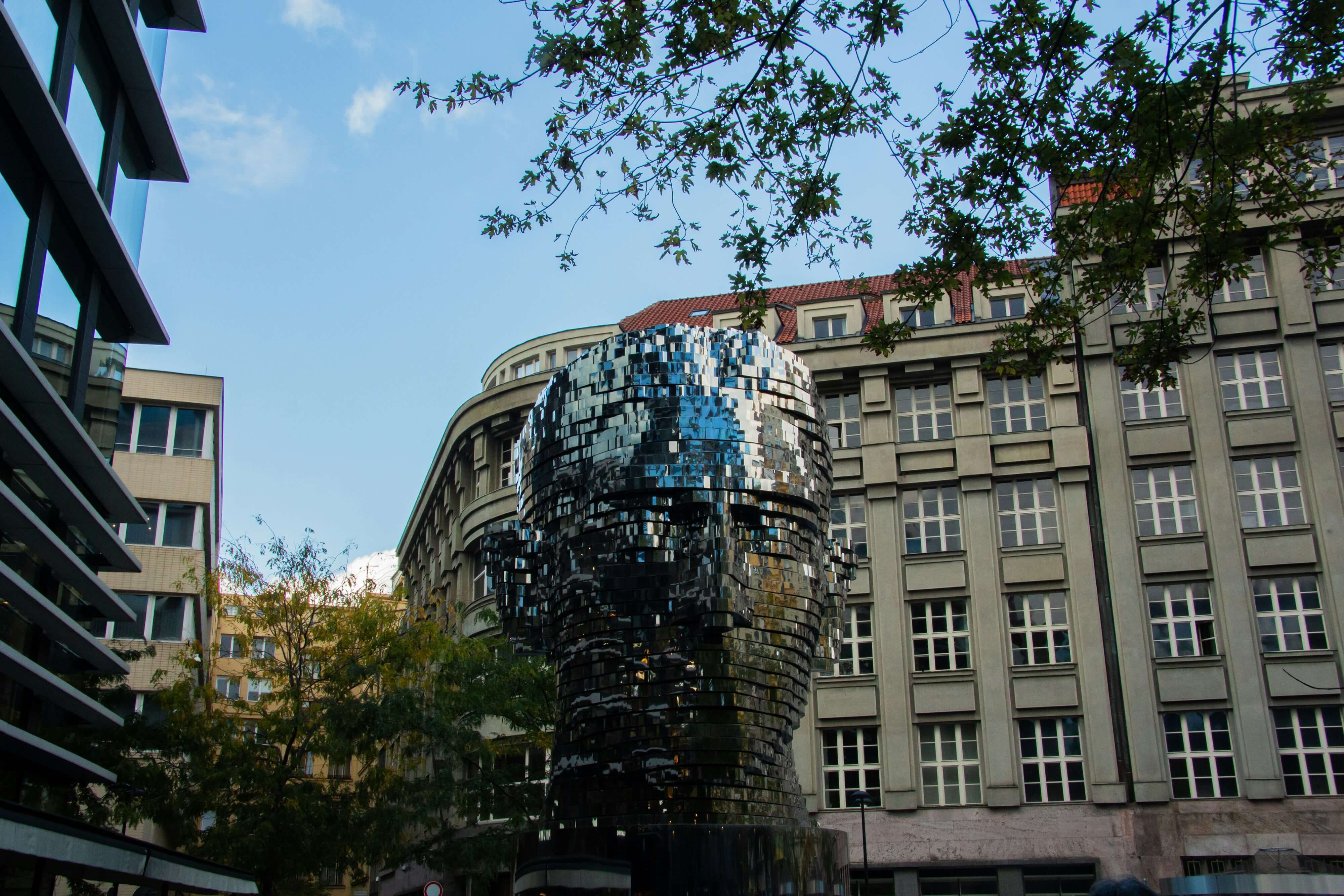 Loft Apartment · обеденная зона со светильником